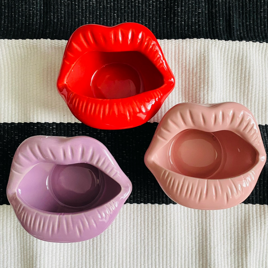 LIPS ASHTRAY