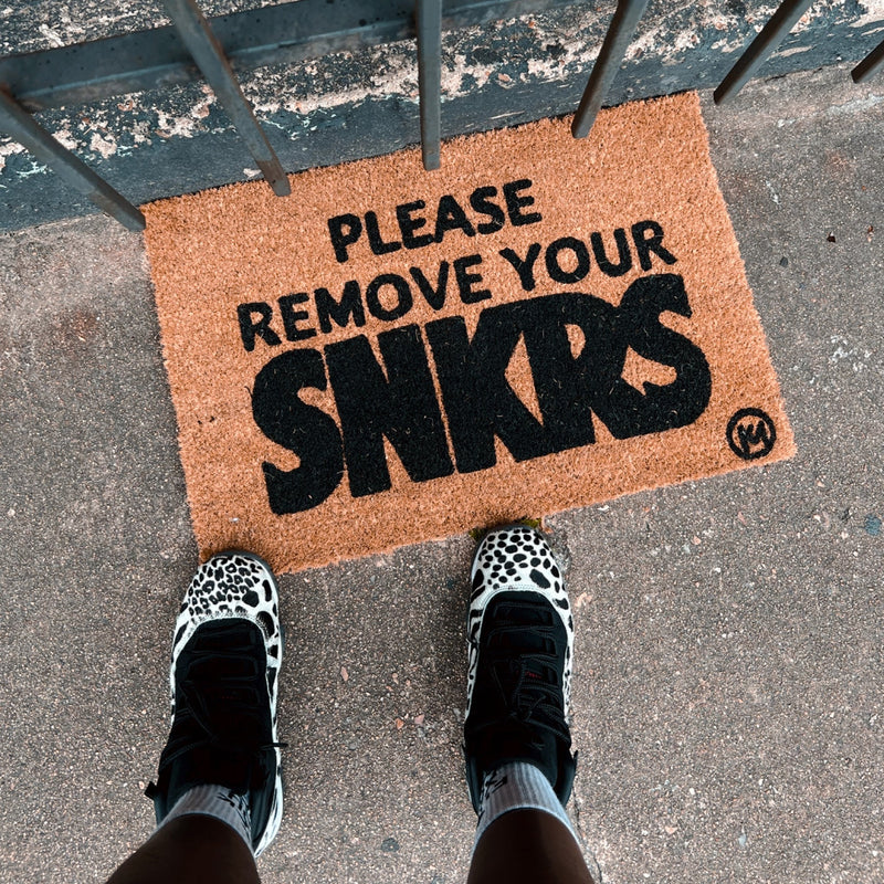 PLEASE REMOVE YOUR SNKRS MAT