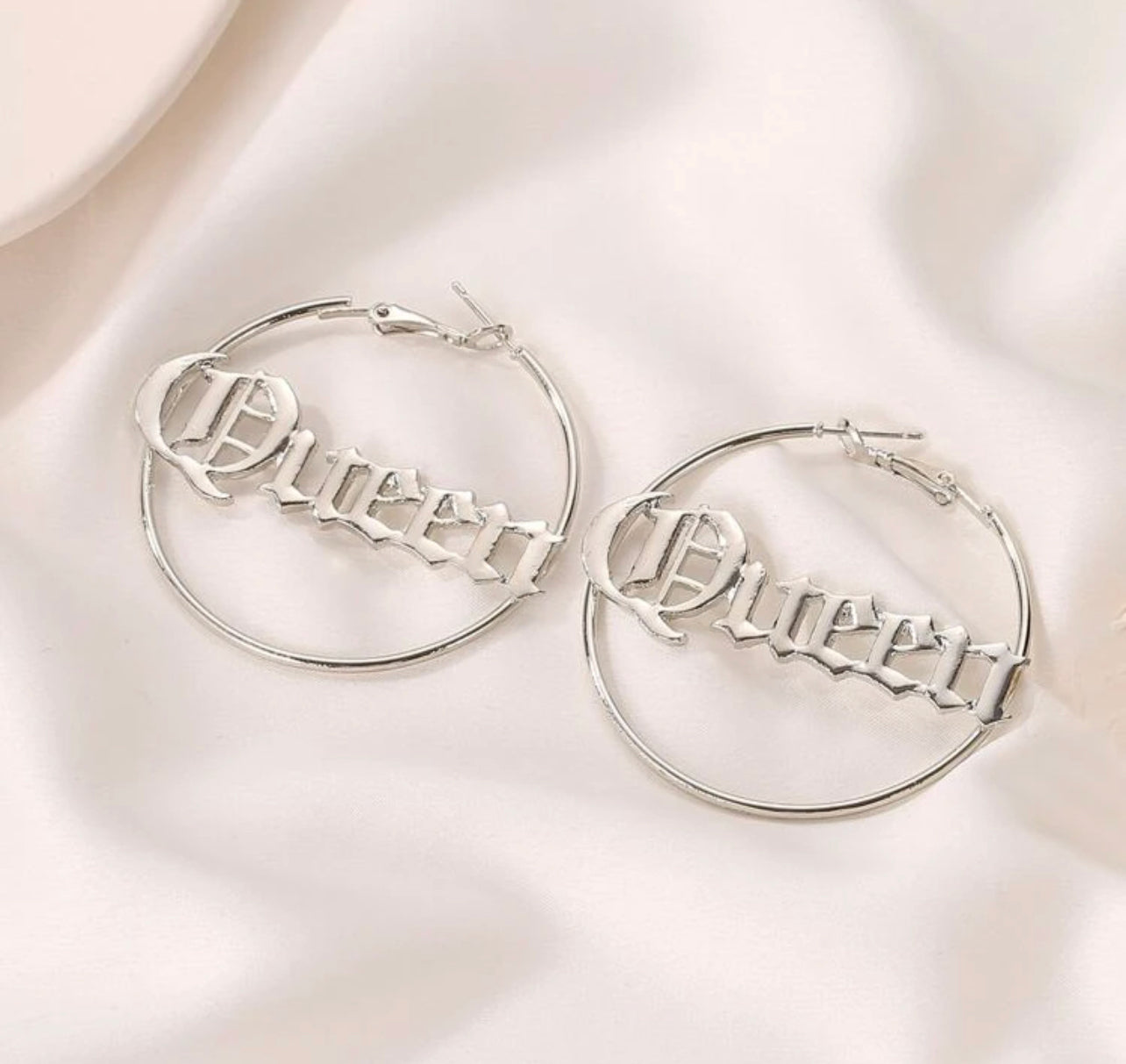 QUEEN EARRINGS