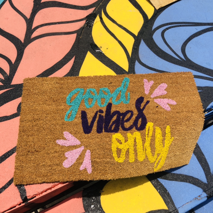 GOOD VIBES ONLY MAT