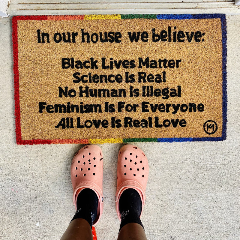 IN OUR HOUSE WE BELIEVE BLACK LIVES MATTER MAT