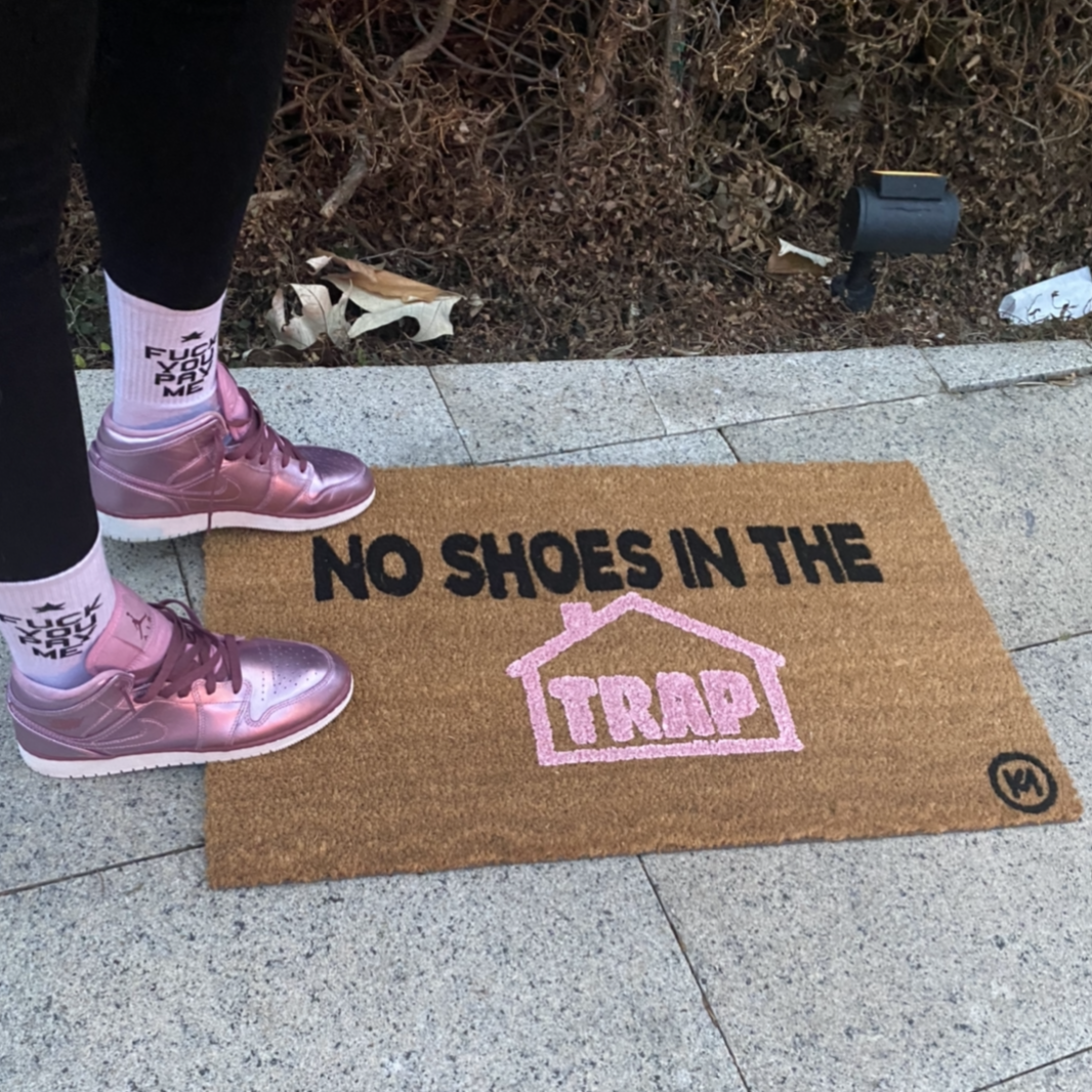 NO SHOES IN THE TRAP HOUSE MAT